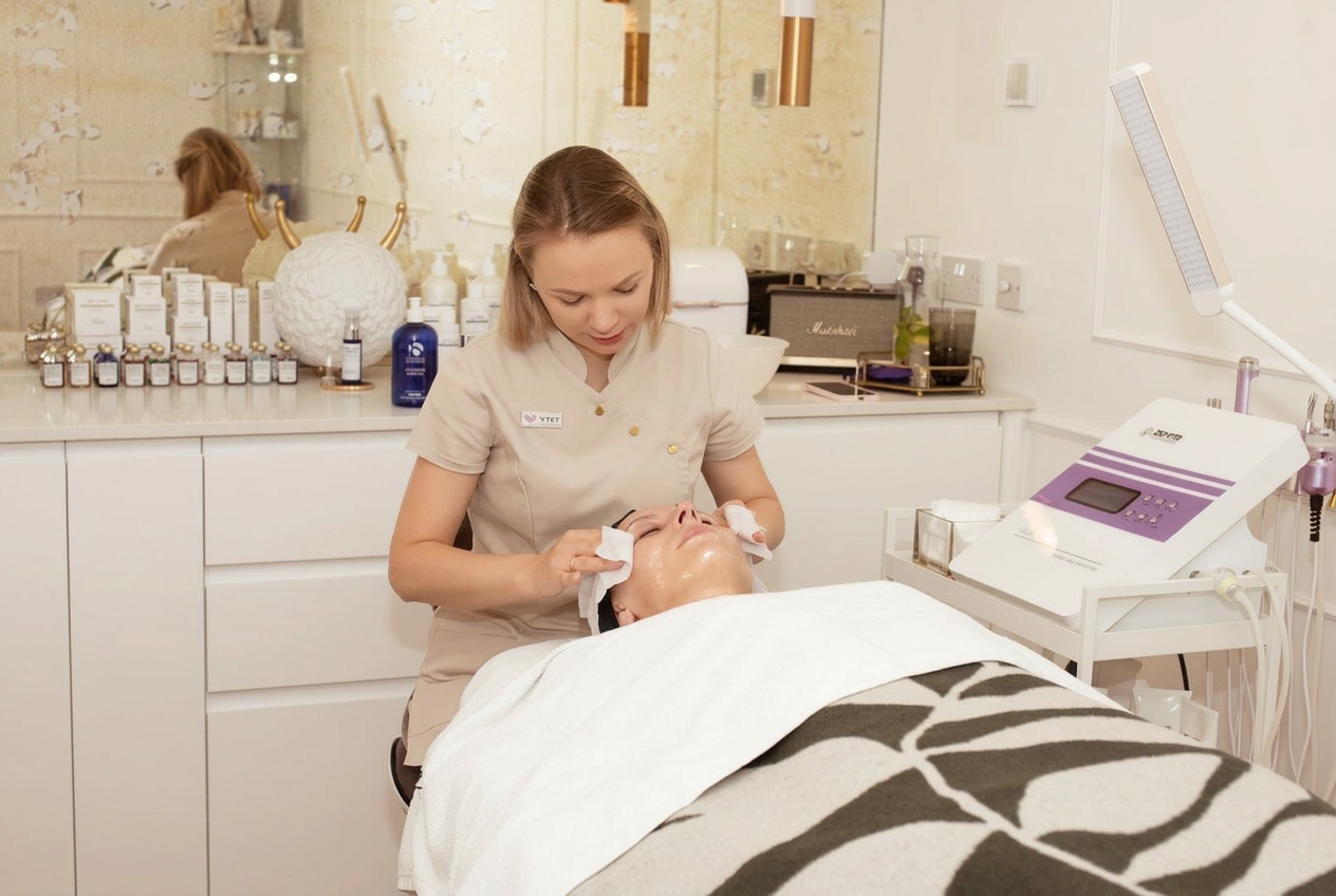 Orinta performing a facial treatment in the OR'Si Skin treatment room in Romford
